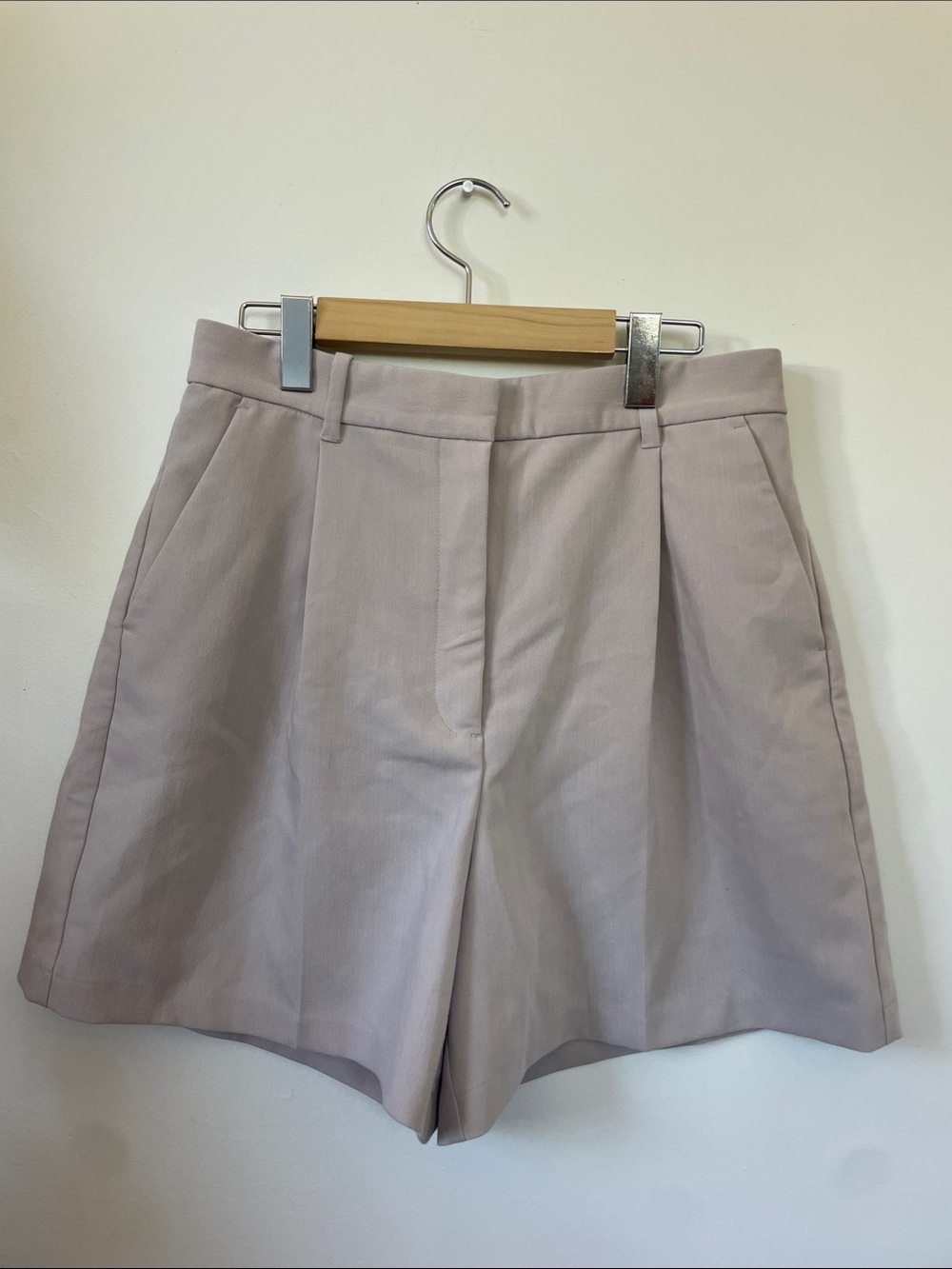 Abercrombie & Fitch Light Taupe High-Waist Pleated Women's Shorts